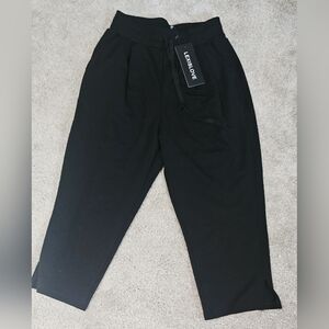 Lexislove black capris size small nwt
